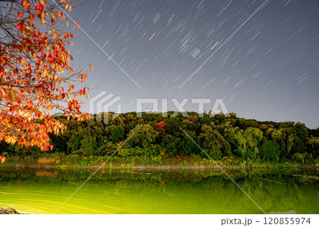 紅葉と古墳と星空 120855974