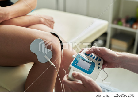 Monitoring Health Status with Medical Device in Clinic 120856279