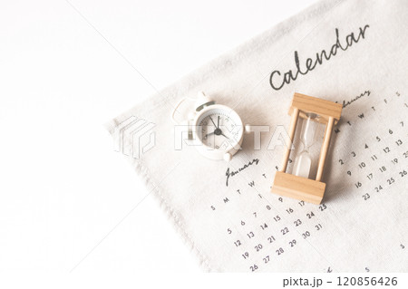 時計・砂時計・カレンダー　時のイメージ 120856426