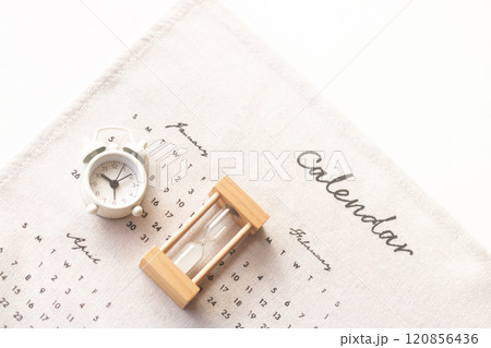 時計・砂時計・カレンダー　時のイメージ 120856436