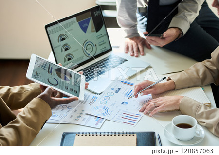 Discussing financial charts and diagrams 120857063