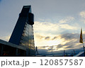 青森県、夕焼けの青森県観光物産館 アスパム 120857587