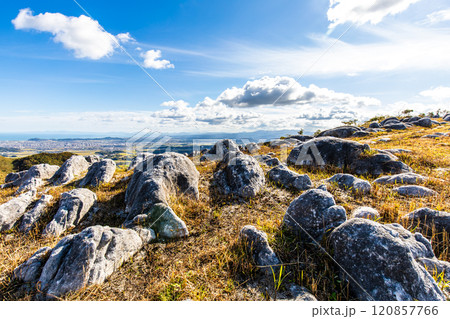 平尾台の秋景色・草紅葉　【福岡県北九州市】 120857766