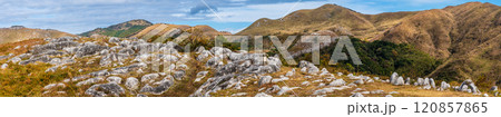 平尾台の秋景色・草紅葉 パノラマ 【福岡県北九州市】 平尾台の秋景色・草紅葉 パノラマ 【福岡県北九州市】 120857865