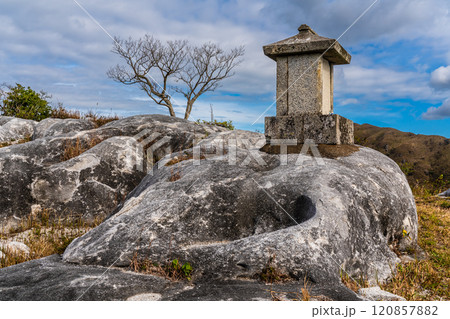 平尾台の秋景色・草紅葉　【福岡県北九州市】 120857882