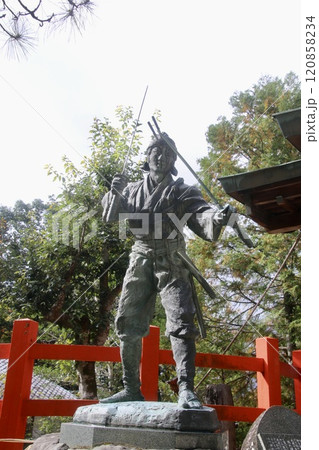 二刀流・宮本武蔵ゆかりの社・八大神社（京都・左京区） 120858234
