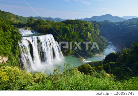 壮大な黄果樹瀑布 壮大な黄果樹瀑布 120858745