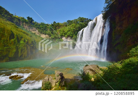 壮大な黄果樹瀑布 壮大な黄果樹瀑布 120858895