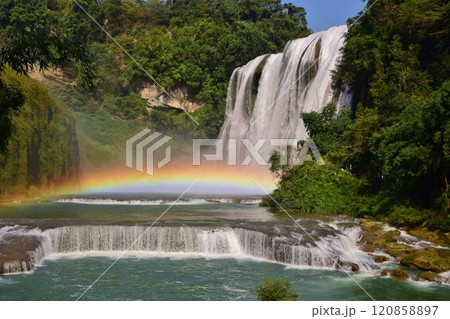 壮大な黄果樹瀑布 120858897