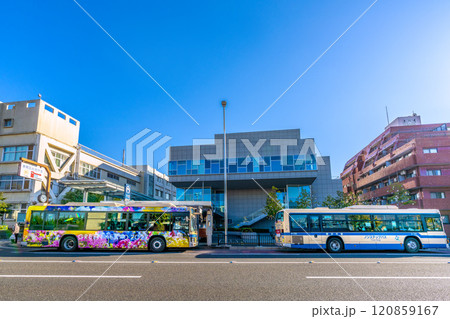 日本の横浜都市景観 横浜市営地下鉄 港南中央駅出入口2側から横浜市港南公会堂などを望む=3日 日本の横浜都市景観 横浜市営地下鉄 港南中央駅出入口2側から横浜市港南公会堂などを望む=3日 120859167