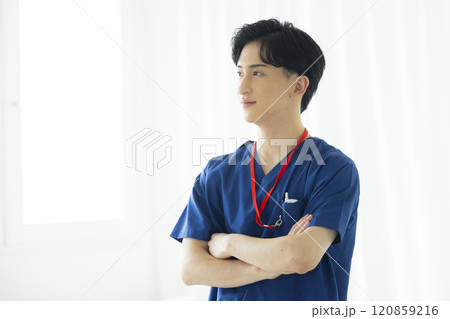 スクラブを着た医師 120859216