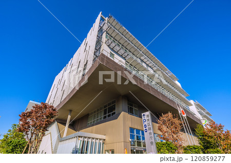 日本の横浜都市景観 横浜市営地下鉄 港南中央駅。港南区総合庁舎(港南区役所・港南消防署)…=3日 日本の横浜都市景観 横浜市営地下鉄 港南中央駅。港南区総合庁舎(港南区役所・港南消防署)…=3日 120859277