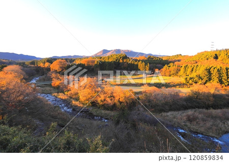 那須高原大橋からの秋の那須高原と那須連山/栃木県那須町 那須高原大橋からの秋の那須高原と那須連山/栃木県那須町 120859834