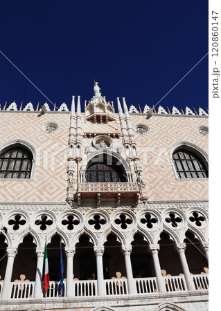 晩秋のドゥカーレ宮殿・ベネチア 晩秋のドゥカーレ宮殿・ベネチア 120860147