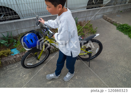 10 years old 120860323