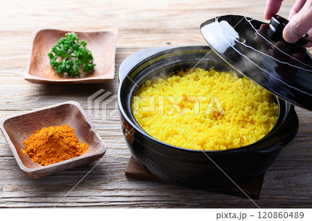 土鍋で炊いたターメリックライス （ ウコンライス ） 120860489