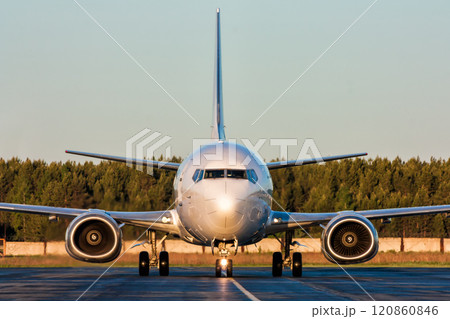Front view taxiing airplane with one engine running 120860846