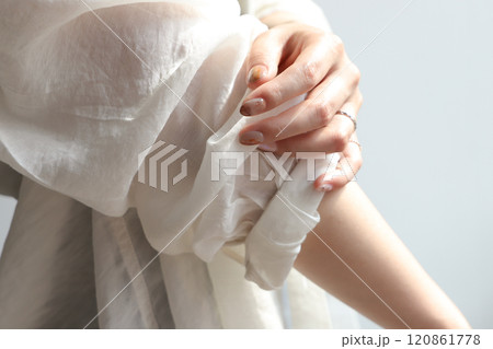 女性のネイル 120861778