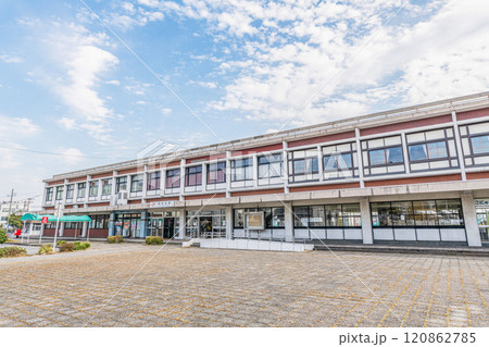 三重県四日市市　晴天のJR四日市駅 120862785