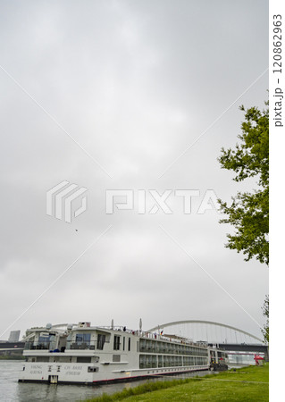 ライン川の観光船 ライン川の観光船 120862963