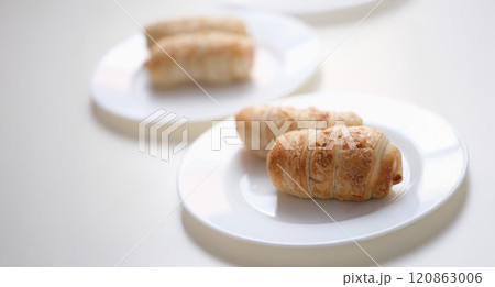 Delicious pigs in a blanket on a white plate Delicious pigs in a blanket on a white plate 120863006
