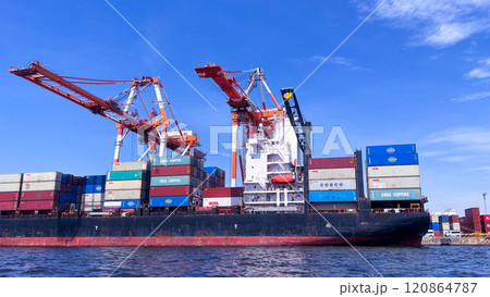 東京湾とガントリークレーン 120864787