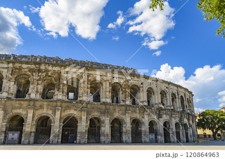 フランス　ニーム　円形闘技場 120864963
