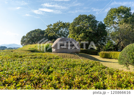 西都原古墳群の風景 120866616