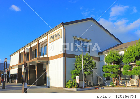 三重県伊勢市、伊勢市駅の風景 120866751