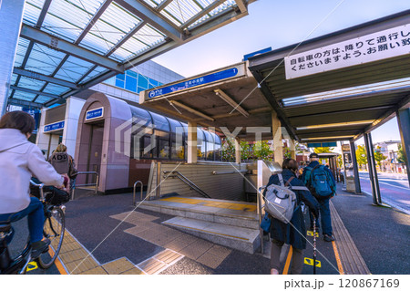 日本の横浜都市景観 横浜市営地下鉄 港南中央駅出入口1などを望む=3日 日本の横浜都市景観 横浜市営地下鉄 港南中央駅出入口1などを望む=3日 120867169