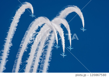 青空を舞う航空自衛隊ブルーインパルス 青空を舞う航空自衛隊ブルーインパルス 120867580