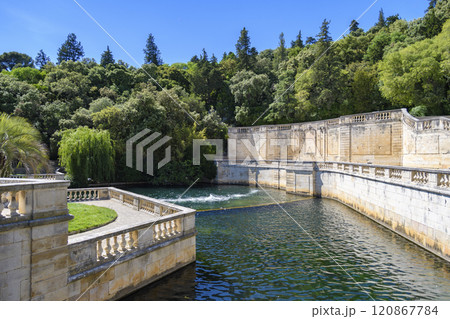 南フランス ニーム フォンテーヌ庭園 南フランス ニーム フォンテーヌ庭園 120867784