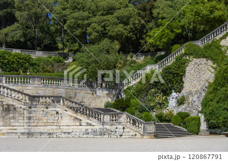 南フランス　ニーム　フォンテーヌ庭園 120867791