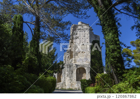 南フランス　ニーム　マーニュ塔 120867862