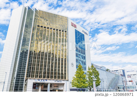 三重県四日市市　晴天の近鉄四日市駅 120868971