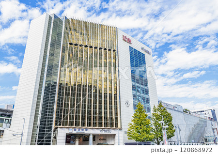 三重県四日市市　晴天の近鉄四日市駅 120868972