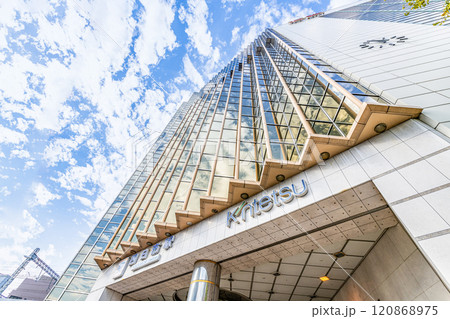 三重県四日市市　晴天の近鉄四日市駅 120868975