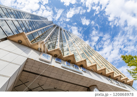 三重県四日市市 晴天の近鉄四日市駅 三重県四日市市 晴天の近鉄四日市駅 120868978