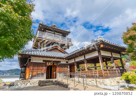 大阪府池田市 池田城跡公園の櫓風展望休憩舎 大阪府池田市 池田城跡公園の櫓風展望休憩舎 120870852