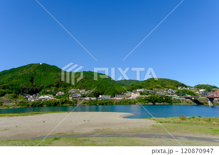 熊野川と紀宝町の風景 熊野川と紀宝町の風景 120870947
