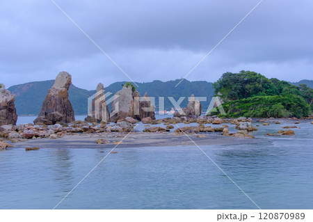 橋杭岩の幻想的な景観 120870989
