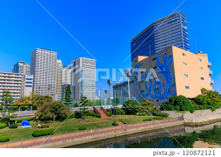 東京　品川区　天王洲アイルの都市風景　天王洲公園 120872121