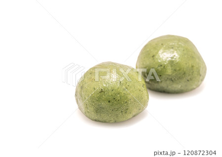 白背景の和菓子のよもぎ餅 白背景の和菓子のよもぎ餅 120872304
