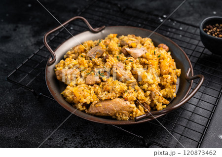 Arabic national rice food pilaf or plov, cooked with fried lamb and beef meat. black background. top view 120873462
