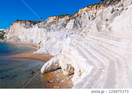 Rocky cliff of the Stair of the Turks in Agrigento, Sicily, Italy 120875373