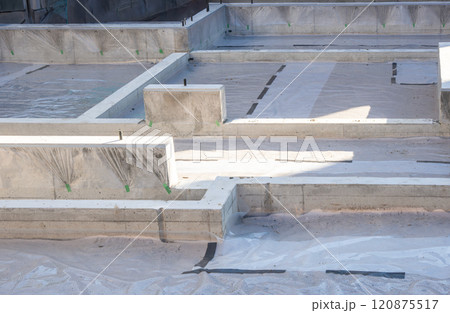 住宅建設現場の基礎土台 住宅建設現場の基礎土台 120875517