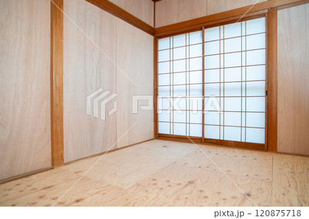 和室から洋室にリフォーム途中の部屋 和室から洋室にリフォーム途中の部屋 120875718