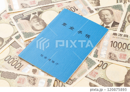 年金手帳とお金 年金手帳とお金 120875893