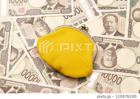 たくさんの一万円札と小銭入れ たくさんの一万円札と小銭入れ 120876200