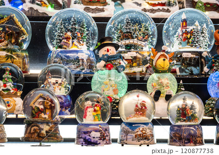 クリスマスマーケットのスノードーム クリスマスマーケットのスノードーム 120877738